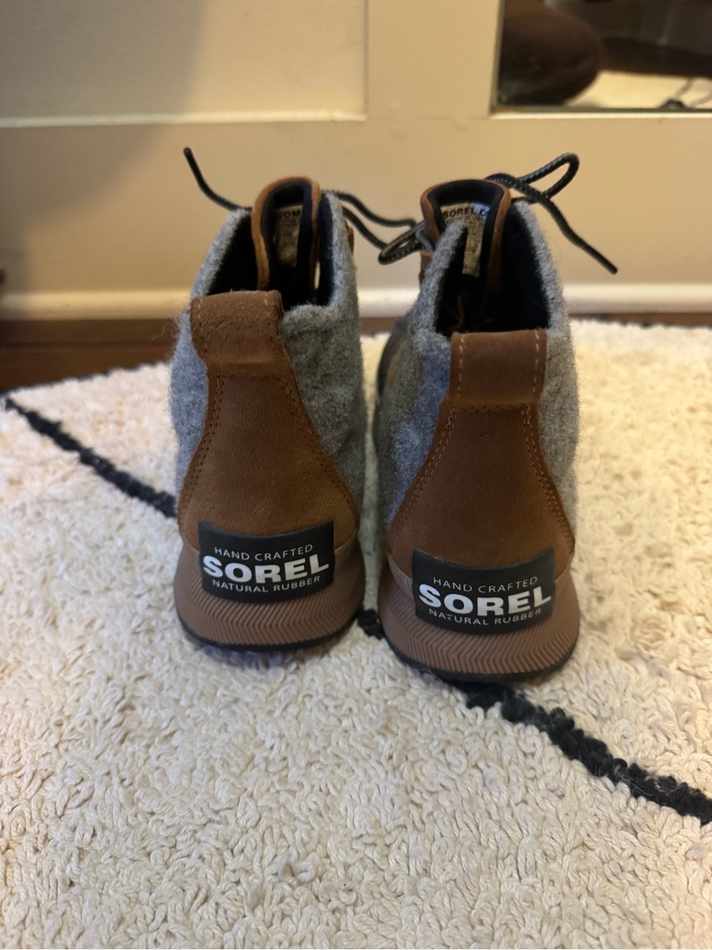 Sorel Out ‘n About women’s Tan Suede and Gray Winter Lace-Up Boots - Picture 4 of 5